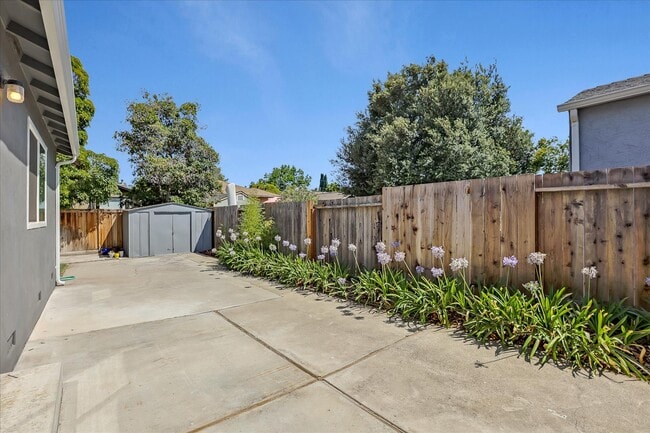 Building Photo - 406 Central Ave