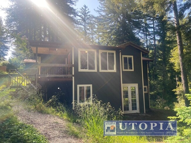 Building Photo - Gorgeous 4-bedroom, 2-bathroom Forest Lake Home with Deck, Office & Scenic Redwood Views