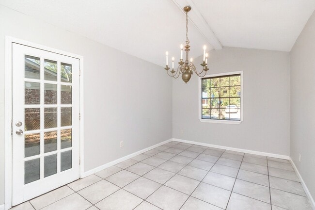 Building Photo - Charming Brick Home Close to Downtown Mobile and Quick Access to I-10!