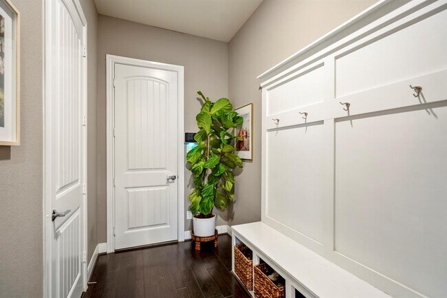 Building Photo - 28203 Middlewater View Ln