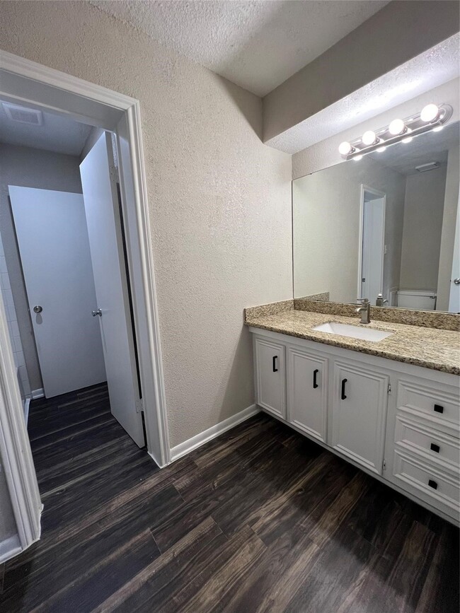 Building Photo - 10134 Emnora Ln