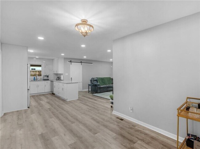 Building Photo - 2903 Monterey Dr