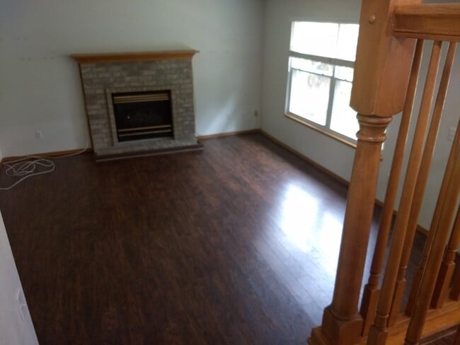 Building Photo - 4 Bed 2.5 Bath w/AC off Rangewood/Vickers ...