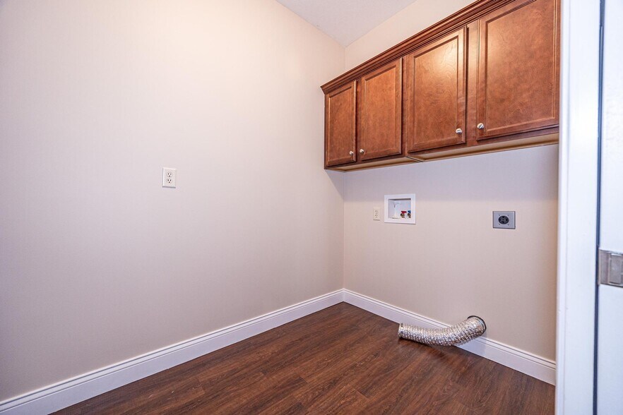 Building Photo - 4463 Downey St