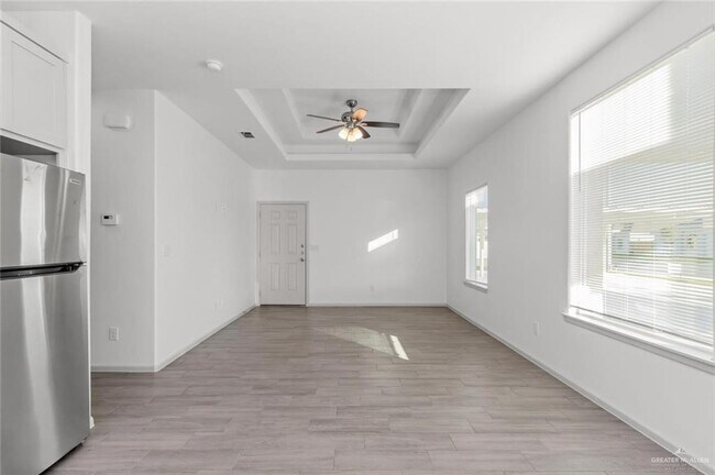 Building Photo - 11 Shavano Dr