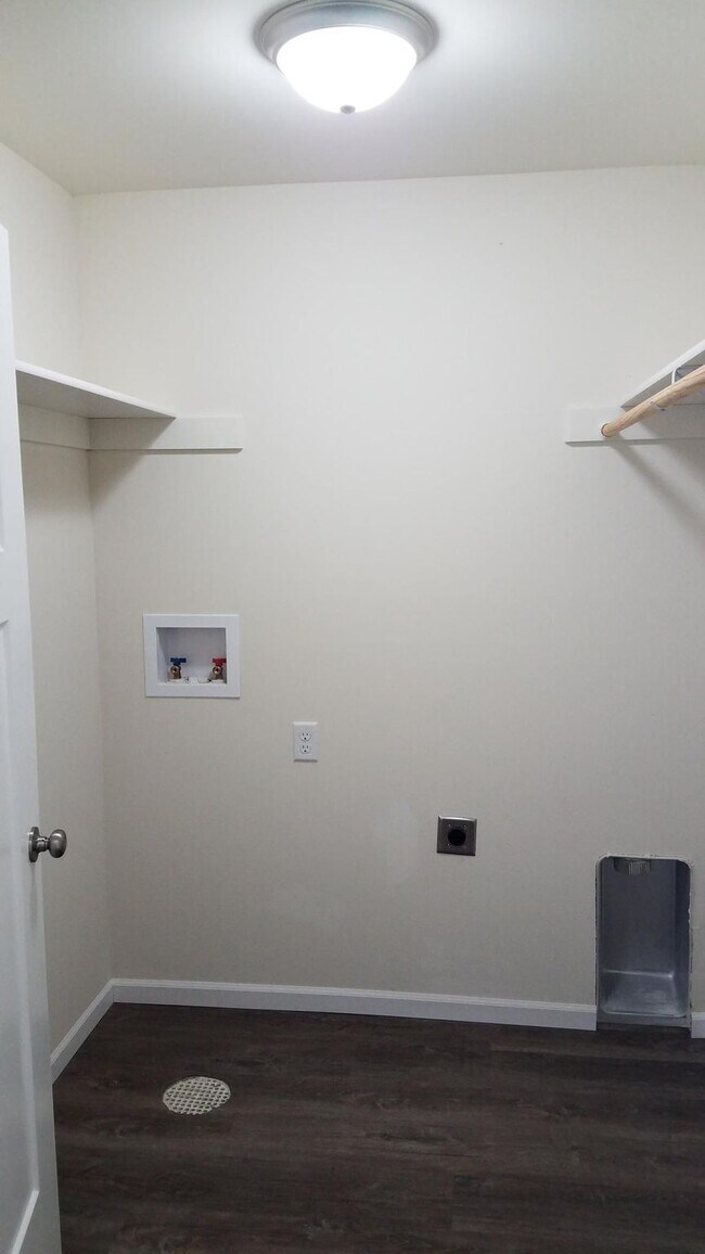 Building Photo - 105 Scarsdale Cir