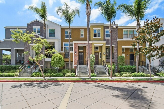 Building Photo - Act Fast: Charming Townhome in Central San...