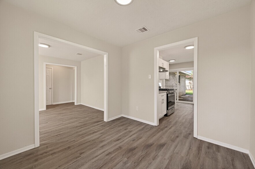 Building Photo - 5423 Grace Point Ln