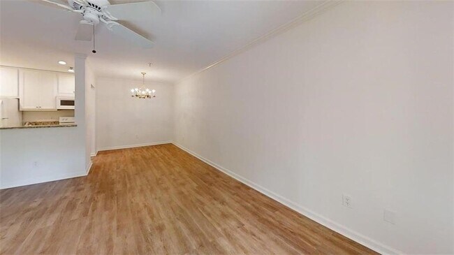 Building Photo - 300 Johnson Ferry Rd