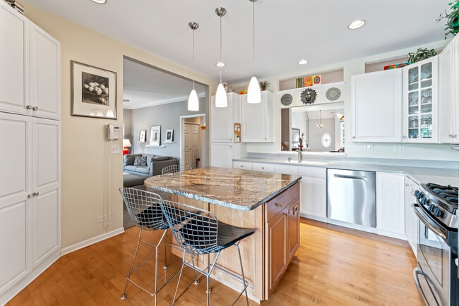 Building Photo - 566 W Bridge View Ct