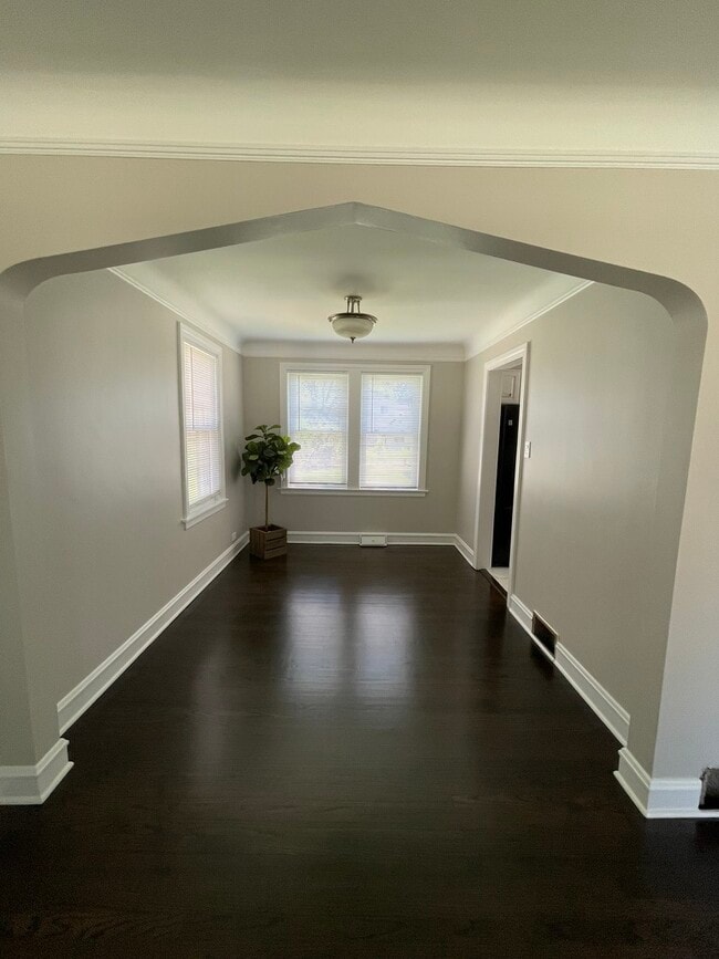 Building Photo - 325 Columbia Ave