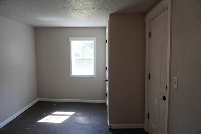Building Photo - 205 N Hubbard Ave