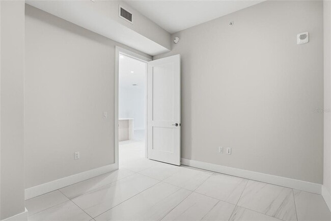 Building Photo - 275 1st Ave S