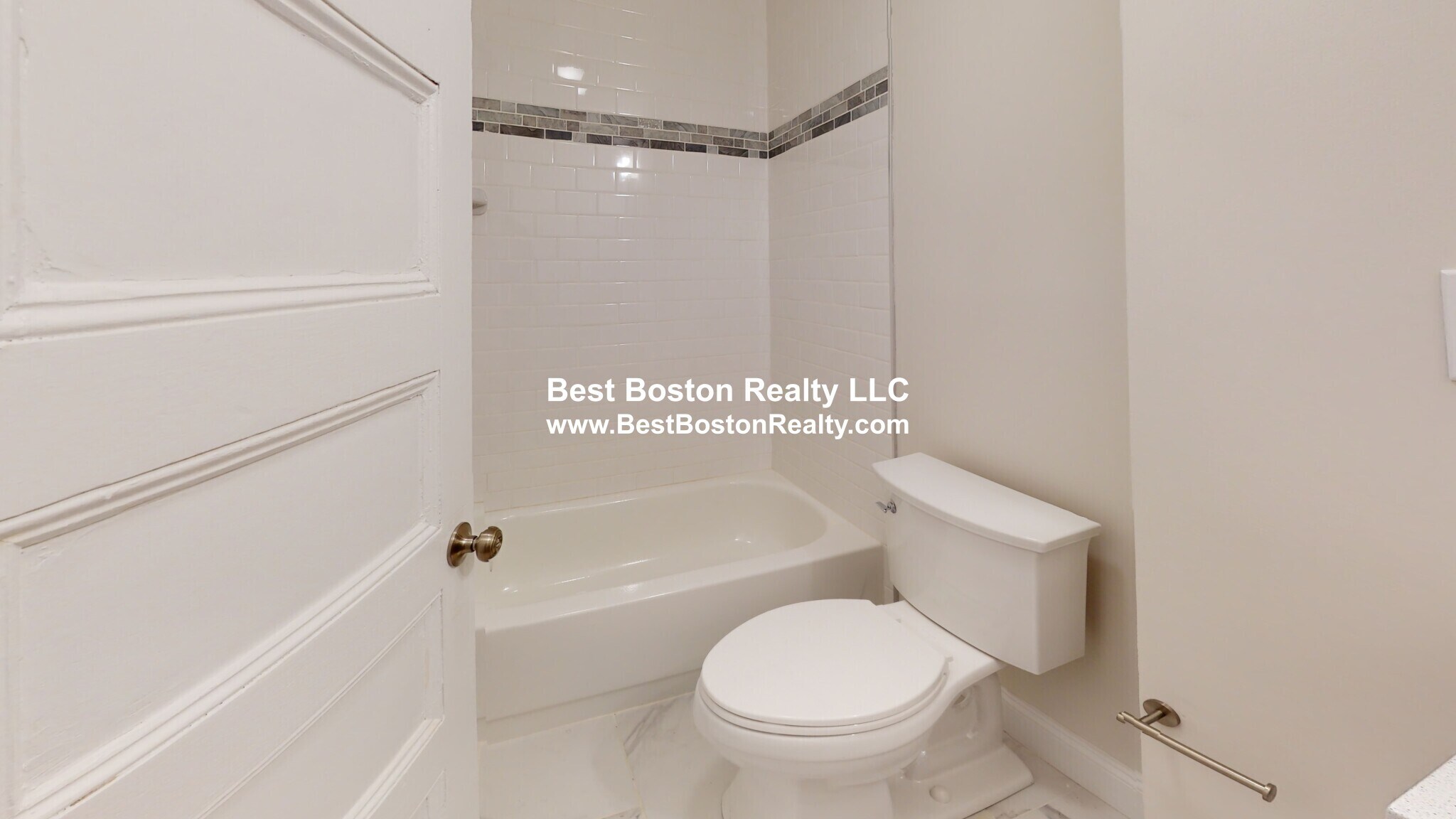 Building Photo - 16R Warren Ave. Unit 2