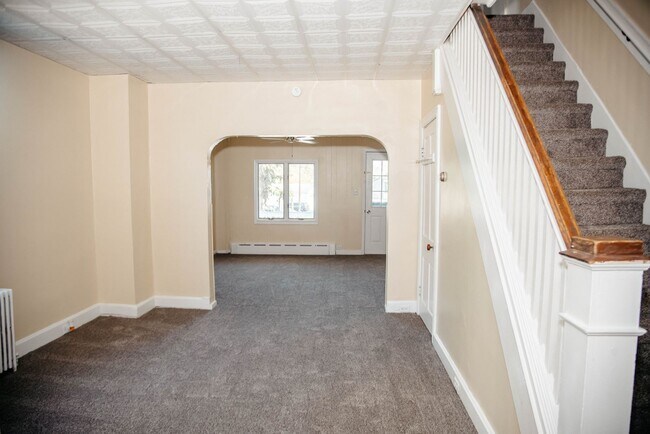 Building Photo - 327 Spruce St