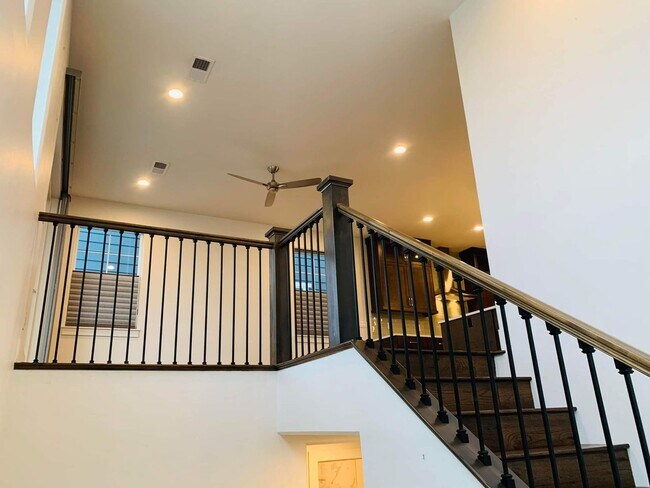 Building Photo - Stunning Home in Harris Ranch with Community Pool!