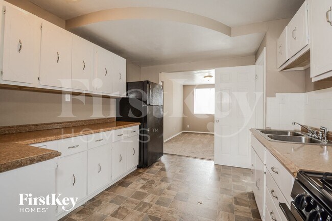 Building Photo - 130 Capri Dr