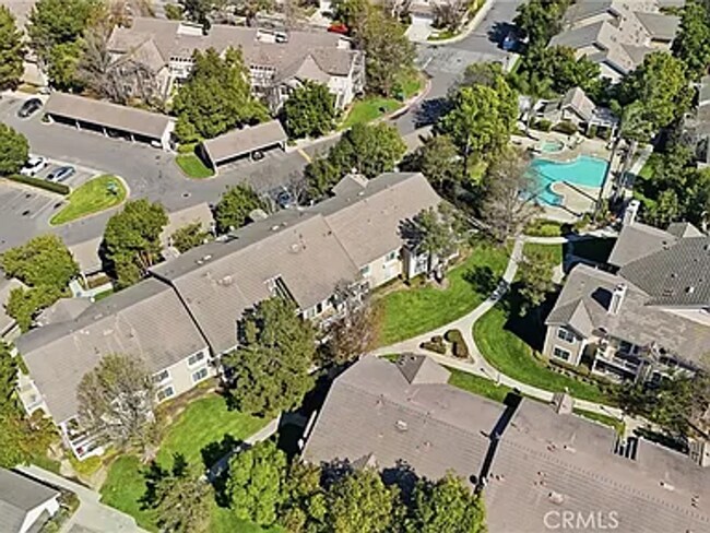 Building Photo - Newly Renovated 2BD Condo in Gated Community Now Available!