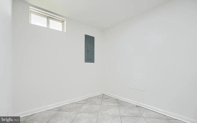 Building Photo - 4 Maya Way