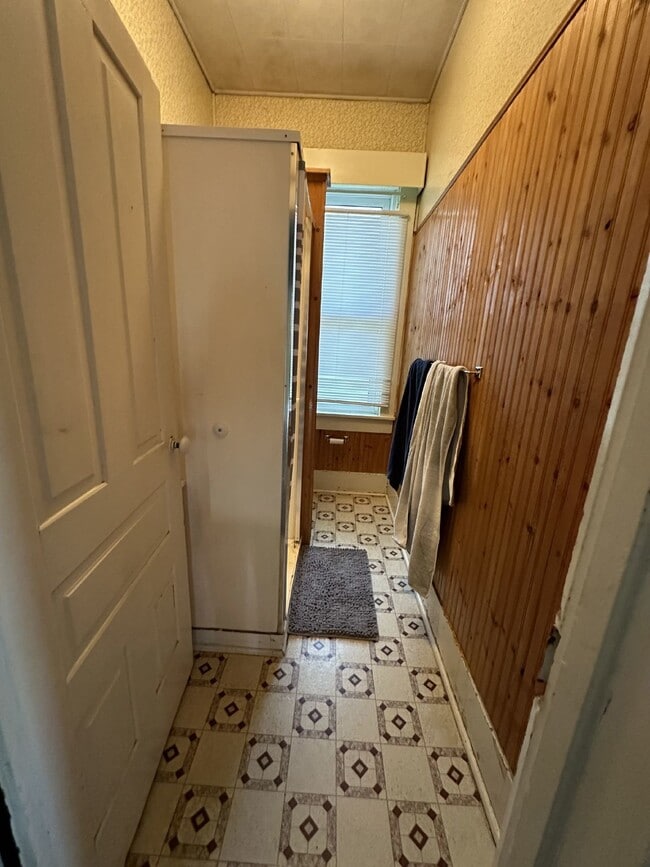 Building Photo - 3 bed 1 bath house close to UWEC and Water St! Available June 1st