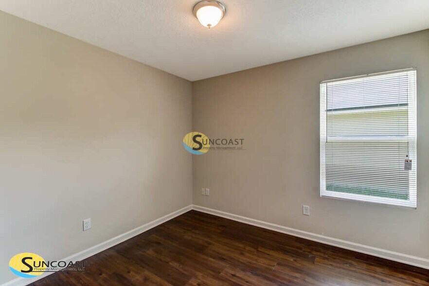 Building Photo - 9487 Thorn Glen Rd