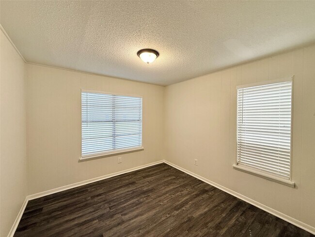 Building Photo - 3635 N MacGregor Way