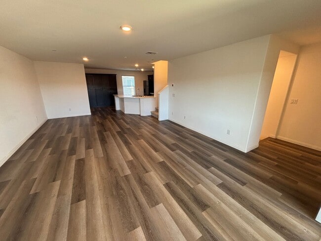 Building Photo - Beautiful 3Bed/3Bath Townhome located in Enterprise/Southern Highlands–Southwest Henderson border...