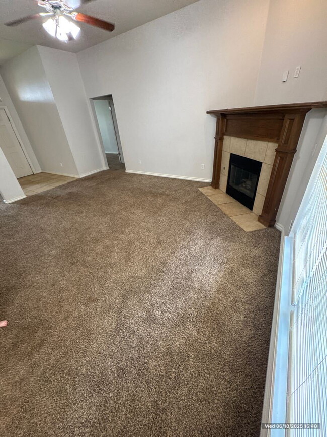Building Photo - Move-In Ready Choctaw Gem with Modern Kitc...