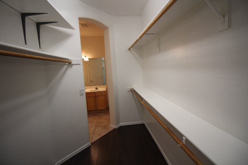 Building Photo - 440 S Val Vista Dr