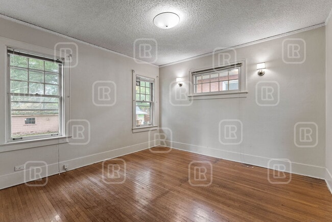 Building Photo - 808 E Mission Ave