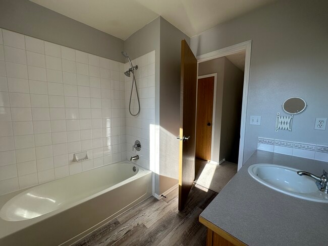 Building Photo - 23812 E Maxwell Ave