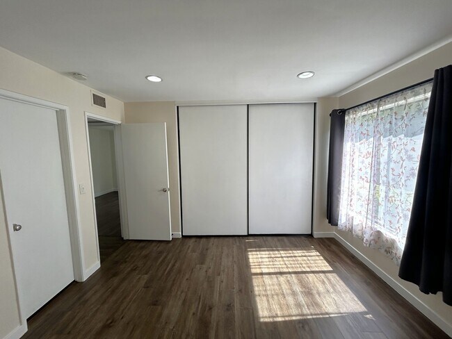 Building Photo - COUNTRY MILE RD POMONA 91766 (2 BED / 2 BATH)