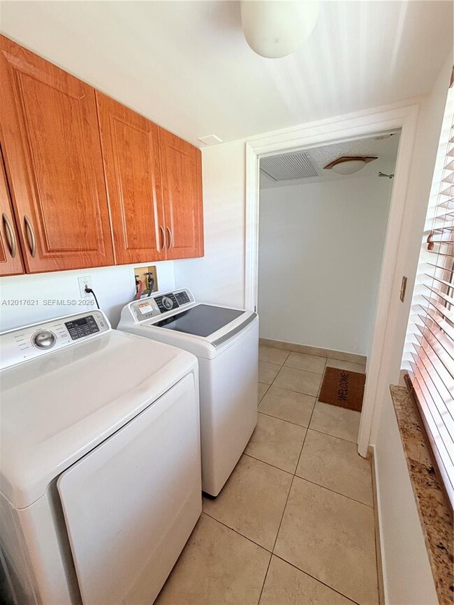 Building Photo - 4020 W Palm Aire Dr