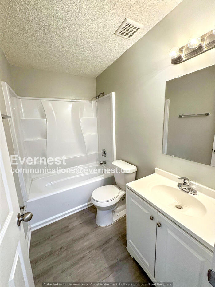 Building Photo - 223 Shenandoah Dr