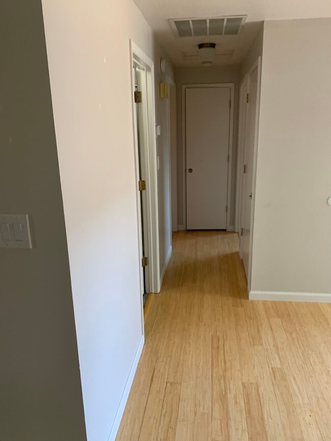 Building Photo - 1230 S Arlington Ave