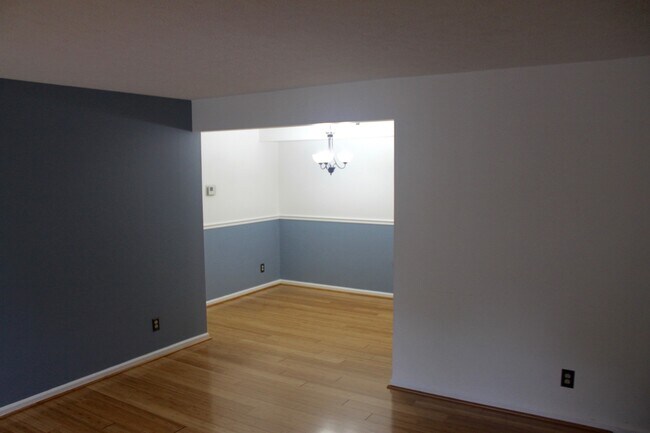 Building Photo - 2BR 2 Full Bath Condo with Modern Upgrades – Near Downtown Harrisonburg!