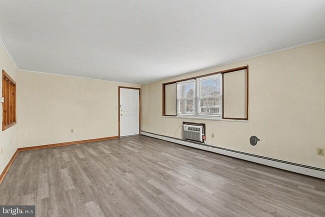 Building Photo - 1550 Bridge St