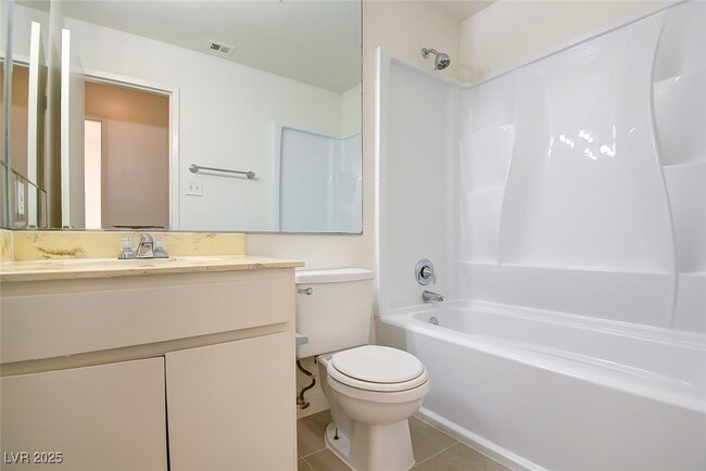 Building Photo - 4958 Larkspur St