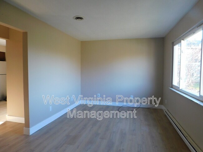 Building Photo - 98 Goodman Dr