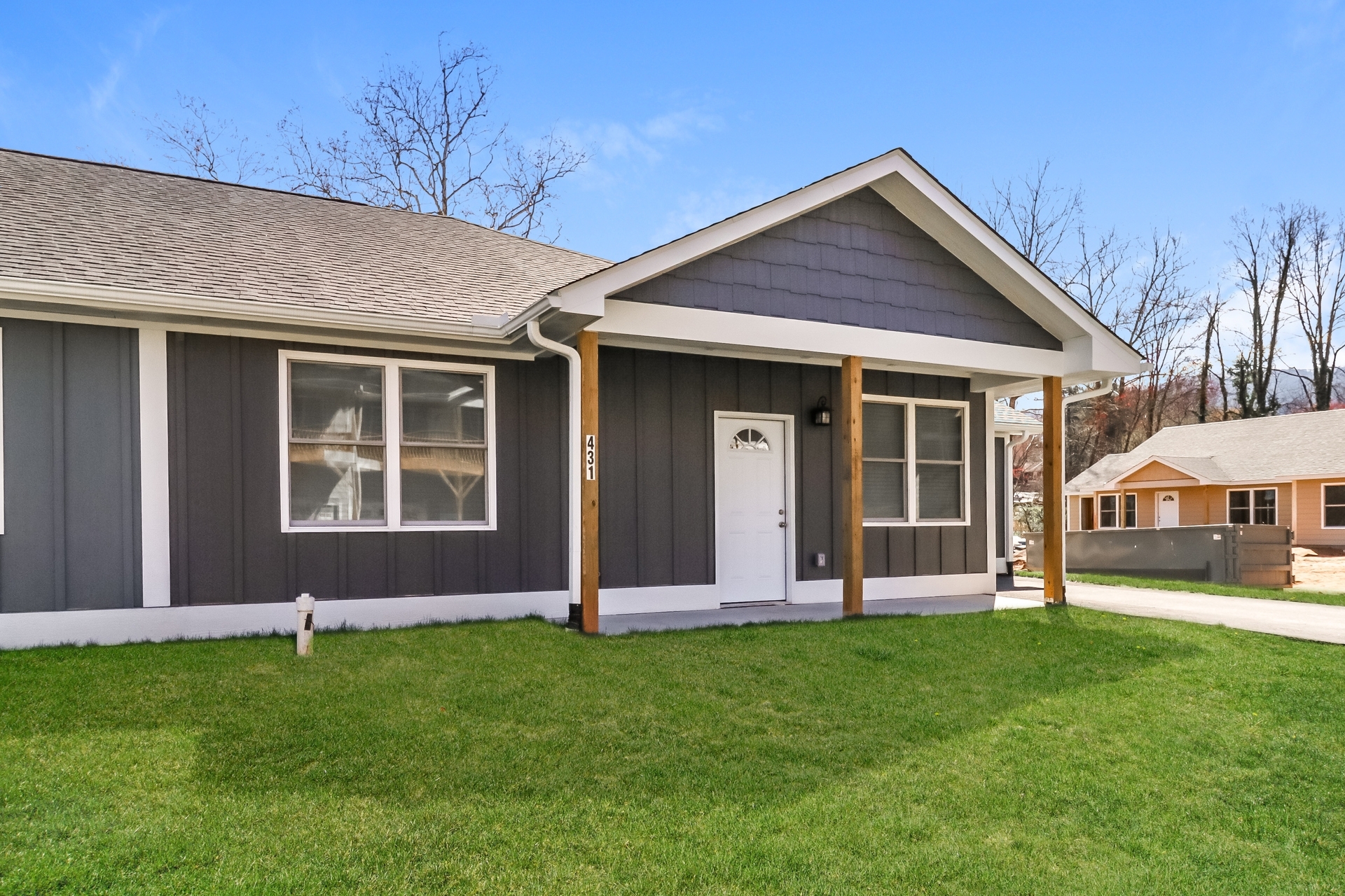 Building Photo - 435 Little Sycamore Ln