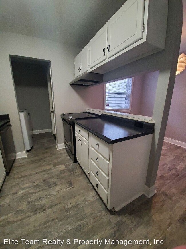 Building Photo - 2 br, 1.5 bath House - Cemetery St 309 Unit D