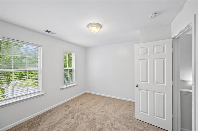 Building Photo - 725 Crestwell Cir