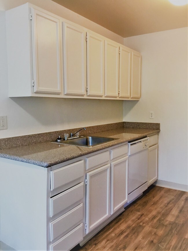 2 BEDROOM: KITCHEN - Eastwood Apartments