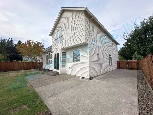 Building Photo - Charming Clackamas Retreat: Spacious 3-Bed...