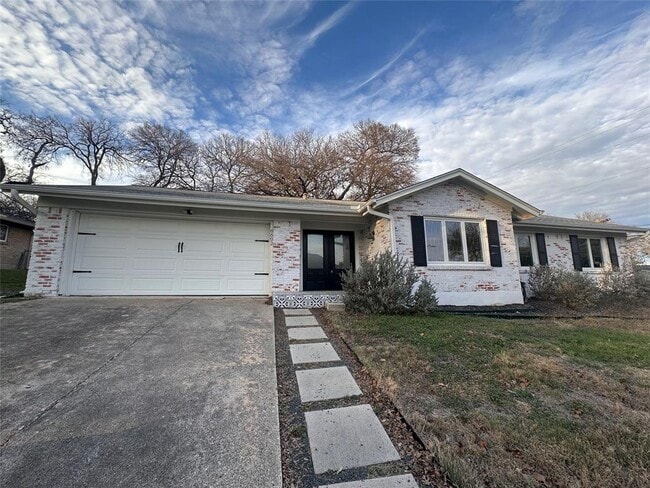 Building Photo - 6602 Willamette Dr