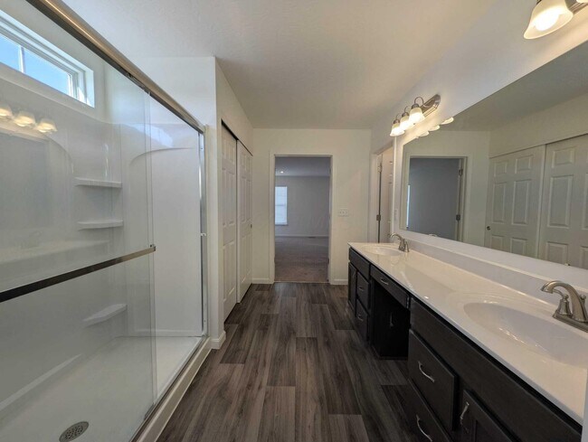 Building Photo - 8210 Daylily Dr