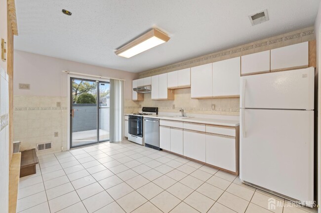 Building Photo - 147 Linda Ln