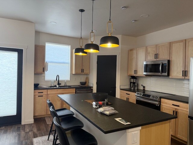 Building Photo - 2746 Storm Ave