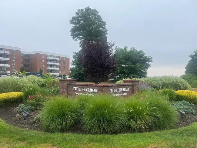 Building Photo - 1460 Elm St