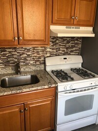 Building Photo - 4101 Fernhill Ave